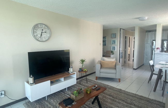 Ocean View 2 Bed 1 Bath 2 Parkings Pool - Photo 12