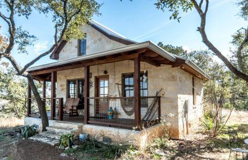Lovely Cottage Retreat in Texas Hill Country with Cypress Creek Views near Hamilton Pool - Foto 1