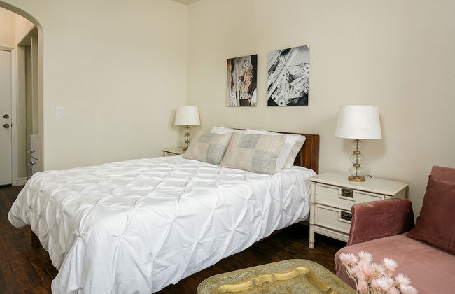 CDC Cleaning Standard! Studio Near Hollywood - Photo 1