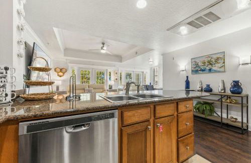 New Poolside Reunion Retreat Near Orlando Attractions - Foto 15