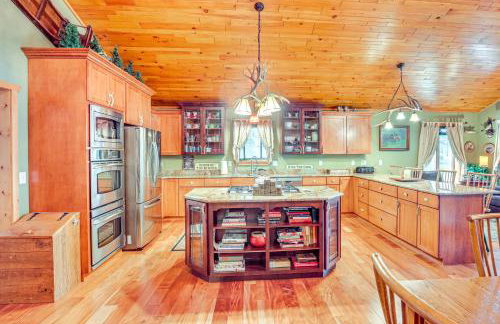 Lake Tomahawk Fall Retreat with Foliage and Lake Views - Photo 7