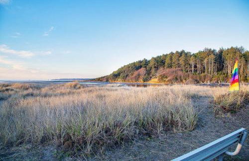 Stunning Views from this Waterfront Condo - Foto 29