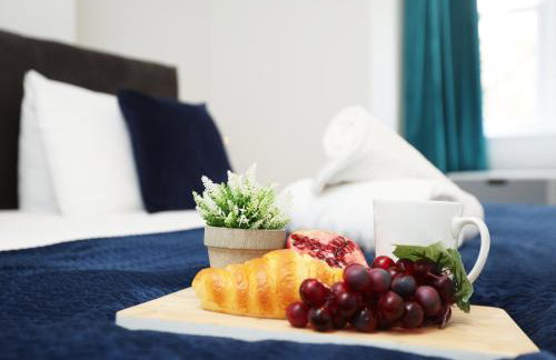 North Rd Apartment with Garden by N And N Stays Ltd, Close to vibrant Gloucester Rd with plenty of restaurants and shops near by, free on street parking - Foto 19