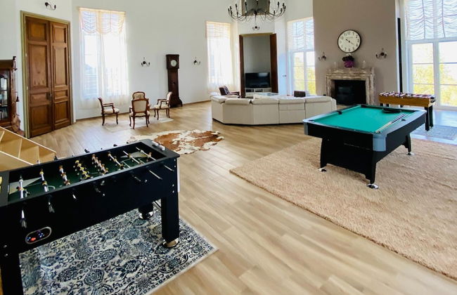 Elegant Hillside Mansion - Photo 21