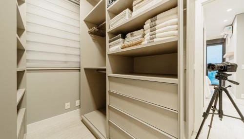 IVVI | Conforto Completo: Apto com Piscina + Vaga + Self Check-in - Foto 5, wardrobe