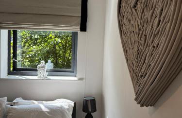 Uxbridge-Modern 2 bed Apt with Lift & Parking - Photo 20