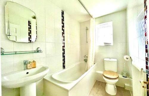 Comfortable 3 bedroomed house in Bicester - Photo 24