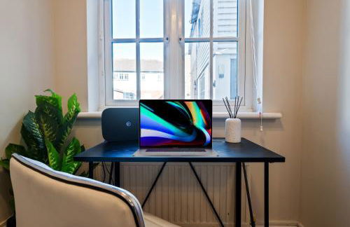 The Tudor Escape - 3 Bedroom House in Canterbury City Centre with Parking - Foto 16