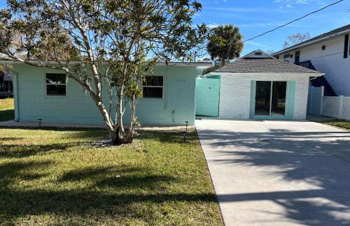 Weeki Wachee Retreat Canal home with hot tub kayaks canoe and boat with trolling motor included - Foto 20