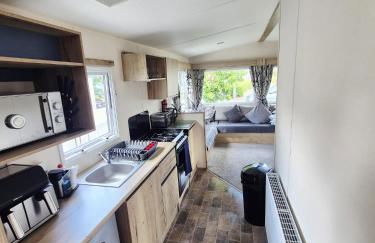 New 2 bed holiday home with decking in Rockley Park Dorset near the sea - Photo 5