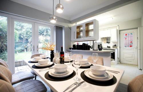 Spacious 3BR by Avalora Shortlets & Serviced Accommodations Queensway with big garden, Near train station - Foto 57