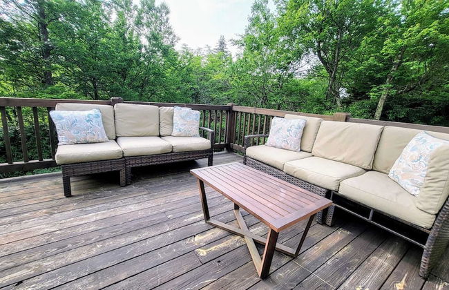 The Nest at Pinecrest by Avantstay Spacious Deck, Game Room, Fire Pit - Foto 46