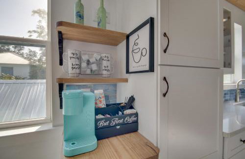 Sunny Waveland Home Rental with Pool Walk to Beach! - Foto 8