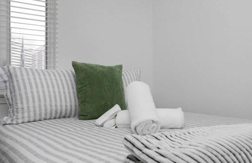 Stylish 4 Bed - 2 Mins to Stadium - Free Parking - Gym - Views - Foto 28