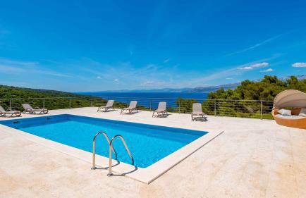 A gorgeous villa on a private property on the island Brač - Foto 1