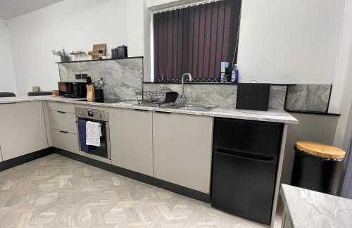 Slick Space for a Standish Stay - Photo 10