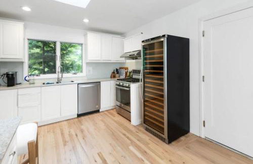 Amazing Southampton Home with Private Heated Pool - Foto 32