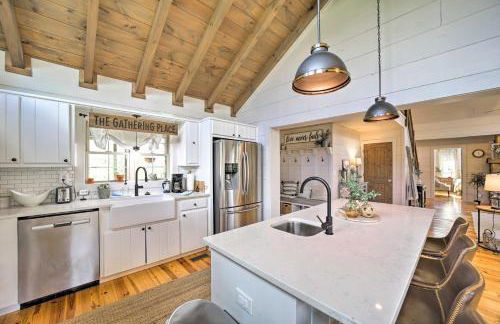 Ideal for Families! Lake Toxaway Getaway with Deck - Foto 14