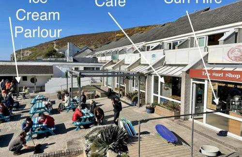Whispering Waves in Porthtowan, Beachfront Apartment - Photo 18