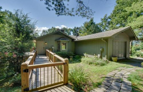 Stunning Dillard Home with Yard in Sky Valley! - Foto 36