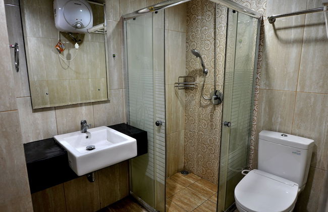 Quiet 3BRs pool and lake view - Photo 12