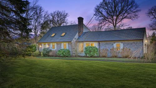 Cozy Cape Retreat with Fenced Yard Fire Pit - Foto 5