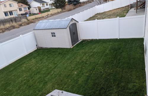 Beautiful Large Residential Home - Photo 17