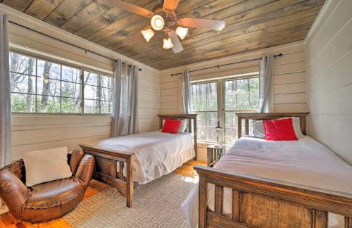 Ideal for Families! Lake Toxaway Getaway with Deck - Foto 24