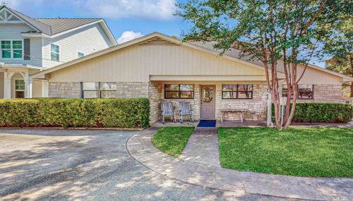 Spacious Lakefront Home with Water Views, WiFi & Private Washer/Dryer - Photo 2