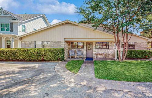 Spacious Lakefront Home with Water Views, WiFi & Private Washer/Dryer - Foto 2