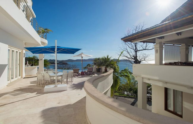 Exquisite Hilltop Villa with Luxurious Modern Design, Sweeping Ocean Views & Sparkling Infinity Pool - Foto 24