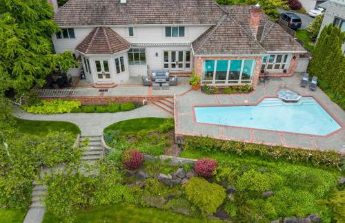 Stunning Waterfront Mansion with Pool and Hottub - Foto 9