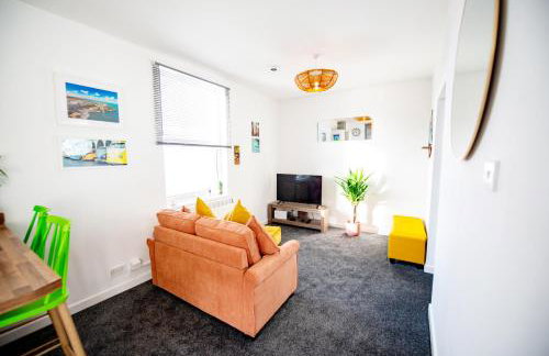 Seaside Home with Parking Near Tolcarne Beach - Foto 7