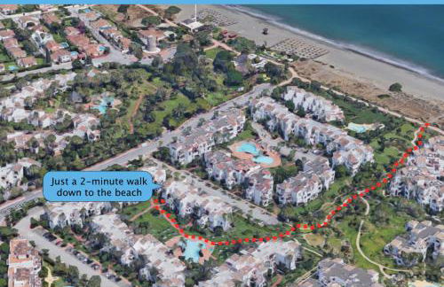 Luxury Beachfront Apartment with Pool in Costalita - Photo 28