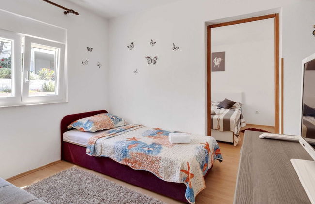 Simplistic Holiday Home in Jasenice Rovanjska near Sea - Foto 7