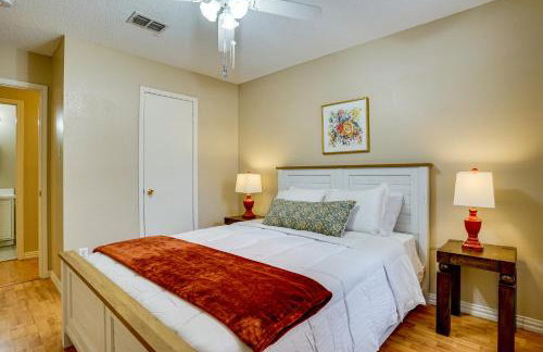 Family Getaway with Fenced Yard in Haltom City! - Foto 21