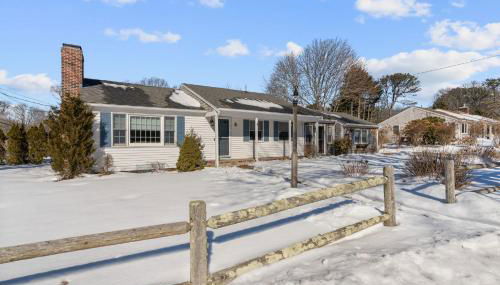 Family Walk to Craigville BeachBright 4BR Coastal Retreat - Foto 2