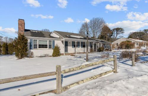 Family Walk to Craigville BeachBright 4BR Coastal Retreat - Foto 2