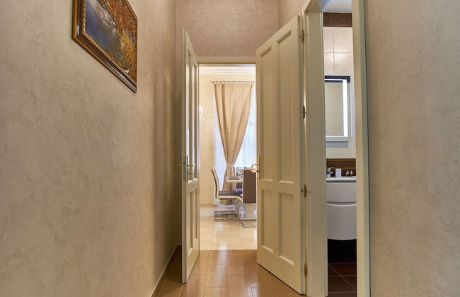 Presidential Apartment In The Old Town Square - Photo 16