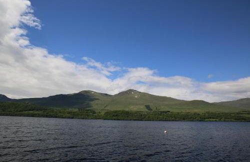 Ardeonaig Lodge with Hot Tub & Water Fronted Games room - Foto 8