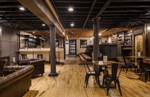 Spacious Modern Loft with Downtown Views and WiFi - Foto 25