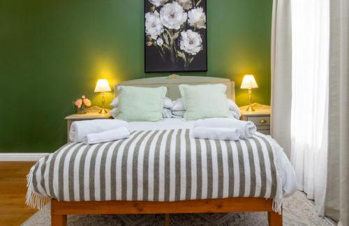 Spacious 4BR house, 2 en suites with garden & on-site parking - Foto 2