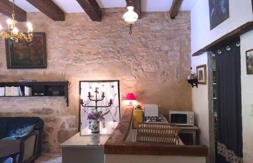 Séjour à deux au Château d'Autoire, studio de charme, tonnelle, vue vallée et village - Foto 6