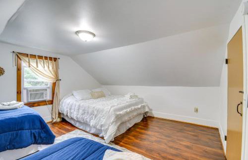 Cozy New York Farmhouse with Porch, Grill and Fire Pit - Foto 10