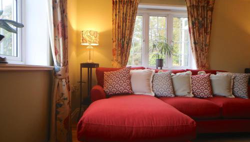 3-bedroom cottage set in a large enclosed garden - Foto 5