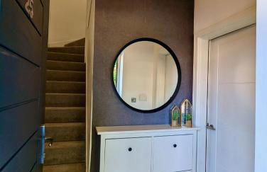 Spacious and Modern Entire Home with Garden - Foto 21