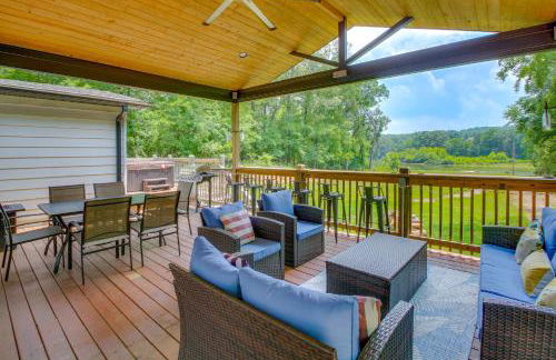 Riverfront Royal Home with Hot Tub and Fire Pits! - Foto 1