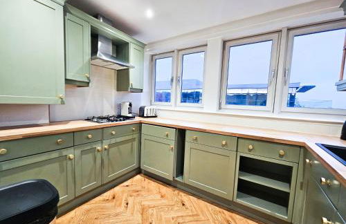 Edinburgh Central 2-bedroom Apartment with Free Parking and Stunning Views - Photo 31