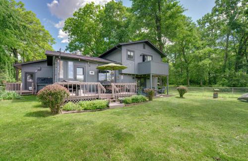 Lakefront Retreat with Views and Decks and Fire Pit - Foto 44