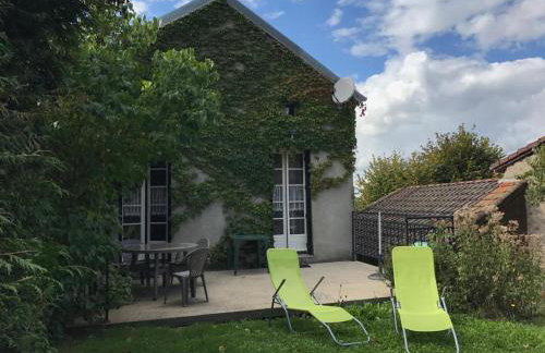 Gîte indépendant avec terrasse et garage à La Chabanne - FR-1-489-187 - Photo 1
